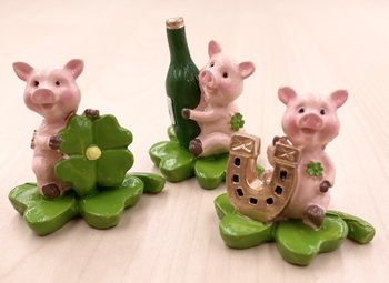 Schweinchen mit Glücksbringer