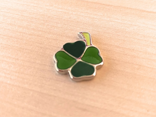 Metall Klee grün 1,5cm