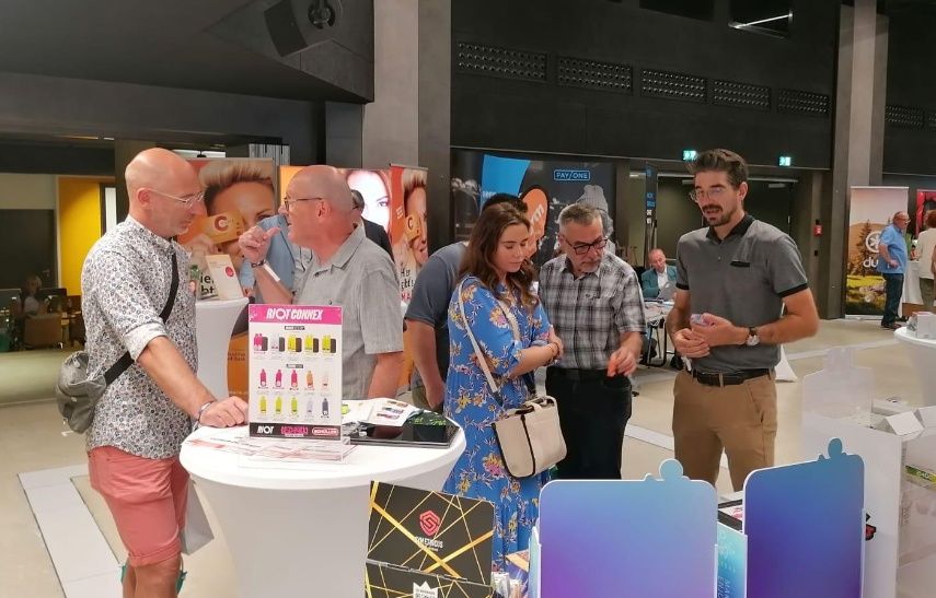 RIOT Connex auf der Messe mit Felix Schüller und Kunden