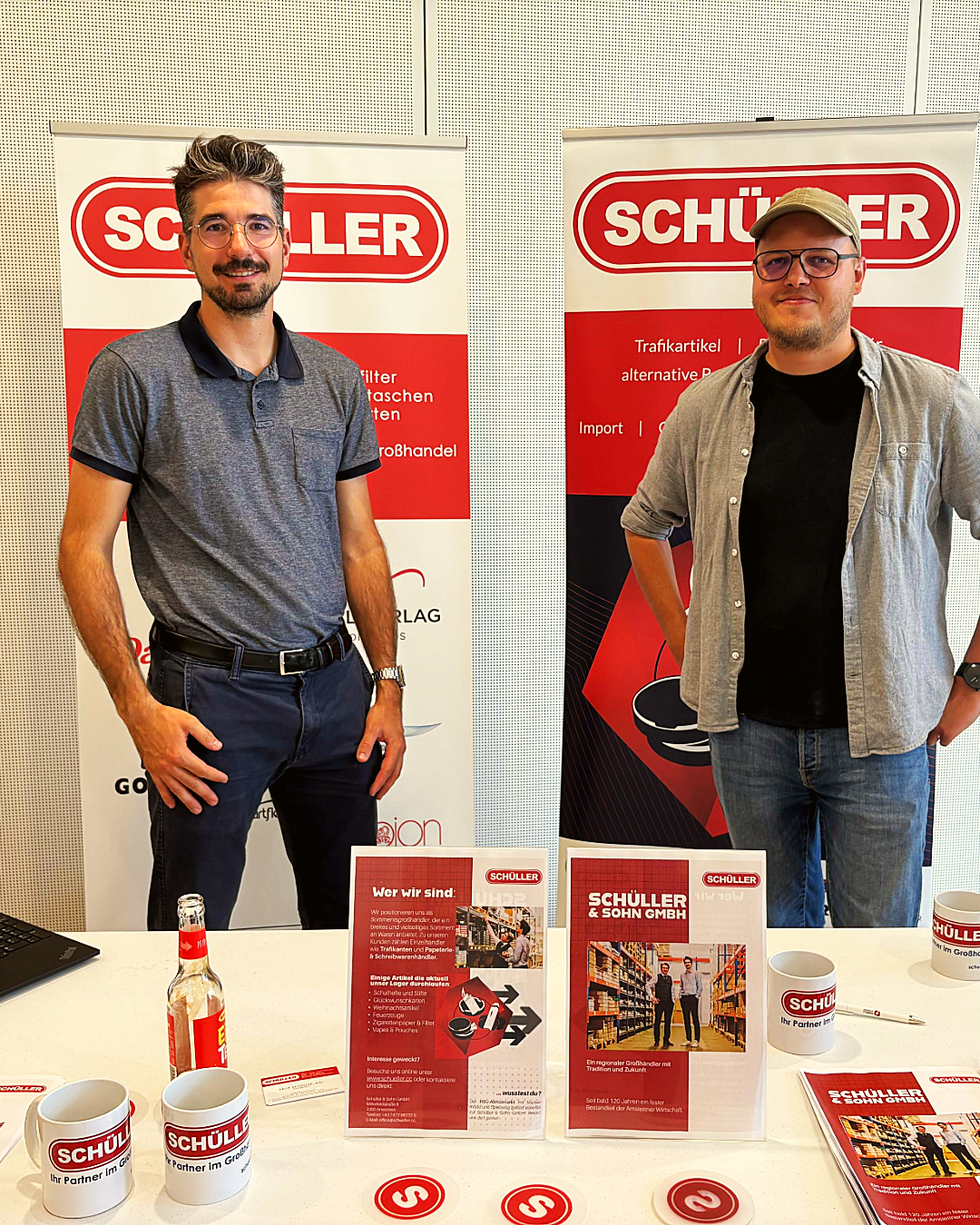 Schüller Kunden nach Jahren. Viele langjährige Kunden und neue Kunden gleichermaßen.